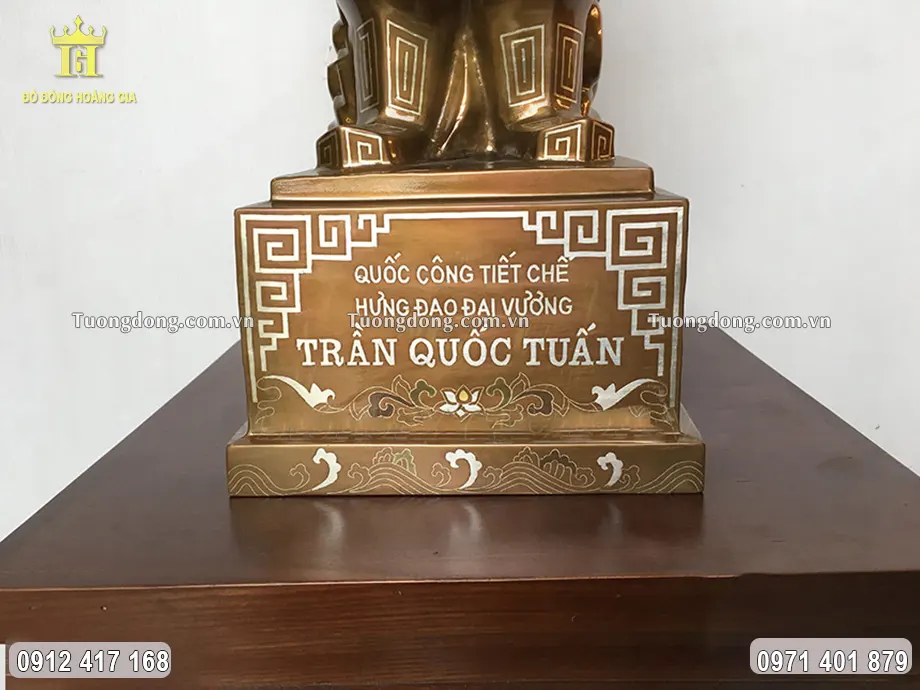 Phần chân đế được đúc chắc chắn, vững chãi